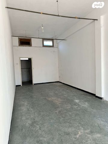 חנויות/ שטח מסחרי, כיכר בן גוריון, טבעון הוותיקה, קרית טבעון