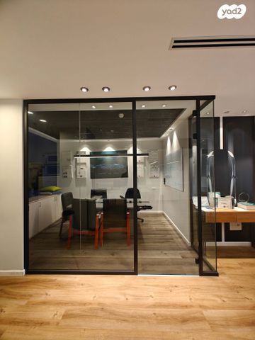 חלל עבודה משותף, אזור תעשיה, יבנה