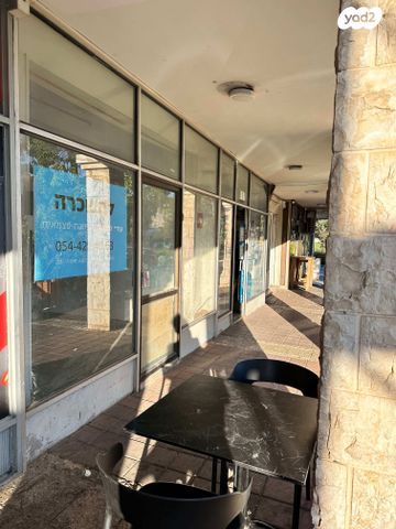 חנויות/ שטח מסחרי, כיכר בן גוריון, טבעון הוותיקה, קרית טבעון