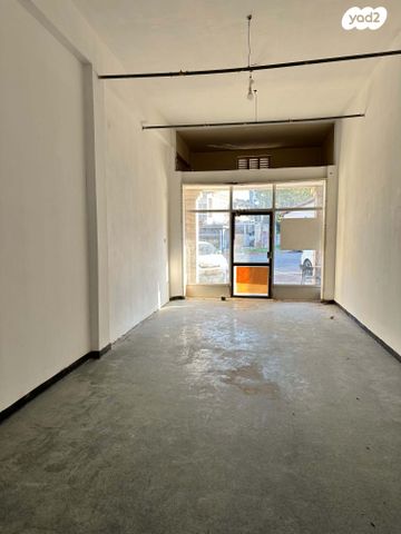 חנויות/ שטח מסחרי, כיכר בן גוריון, טבעון הוותיקה, קרית טבעון