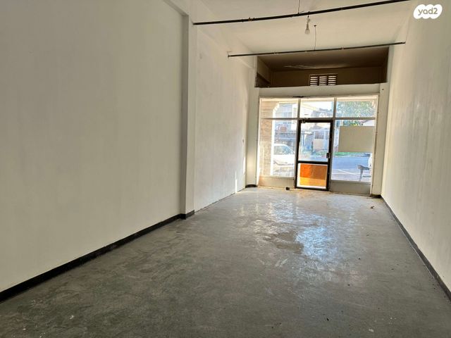 חנויות/ שטח מסחרי, כיכר בן גוריון, טבעון הוותיקה, קרית טבעון