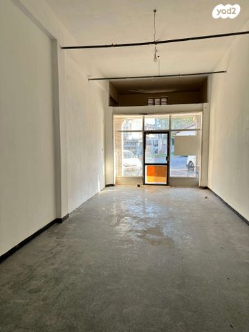 חנויות/ שטח מסחרי, כיכר בן גוריון, טבעון הוותיקה, קרית טבעון