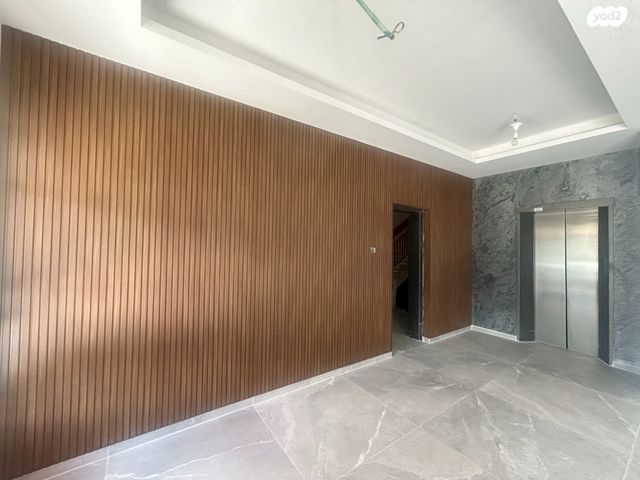 חנויות/ שטח מסחרי, שדרות ההסתדרות 32, צומת הקריות, חוף שמן, חיפה