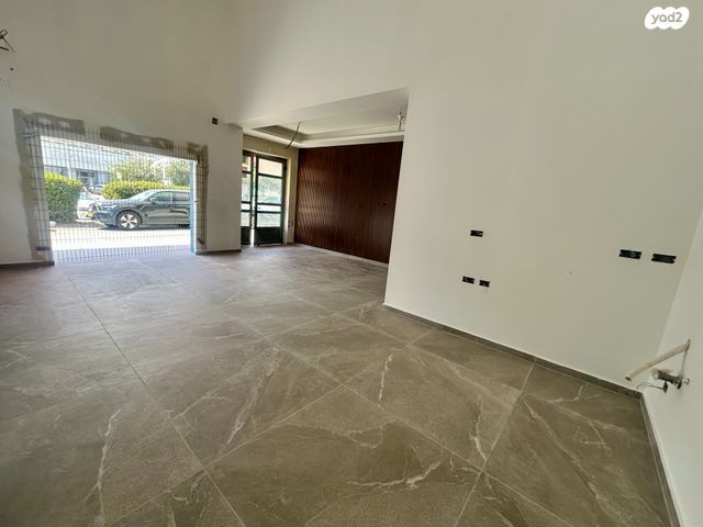 חנויות/ שטח מסחרי, שדרות ההסתדרות 32, צומת הקריות, חוף שמן, חיפה