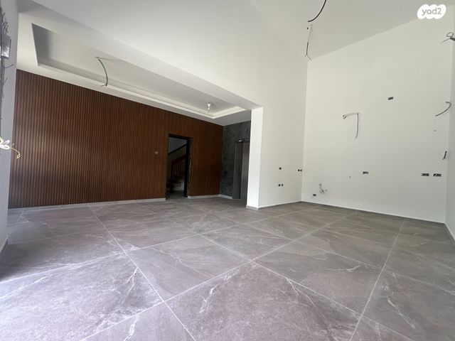 חנויות/ שטח מסחרי, שדרות ההסתדרות 32, צומת הקריות, חוף שמן, חיפה