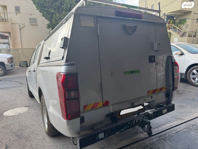 איסוזו די-מקס