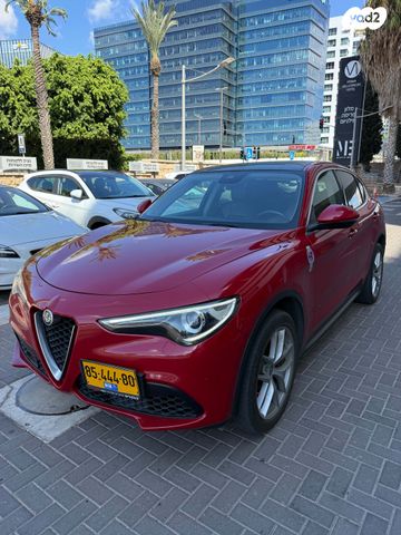 אלפא רומיאו סטלביו