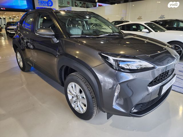 טויוטה יאריס קרוס