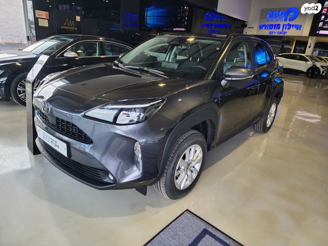טויוטה יאריס קרוס