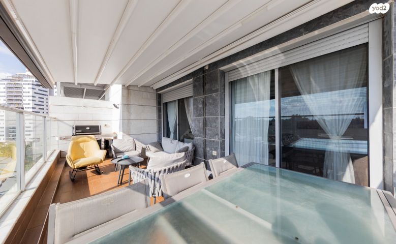 דופלקס, מתחם 1200, הוד השרון