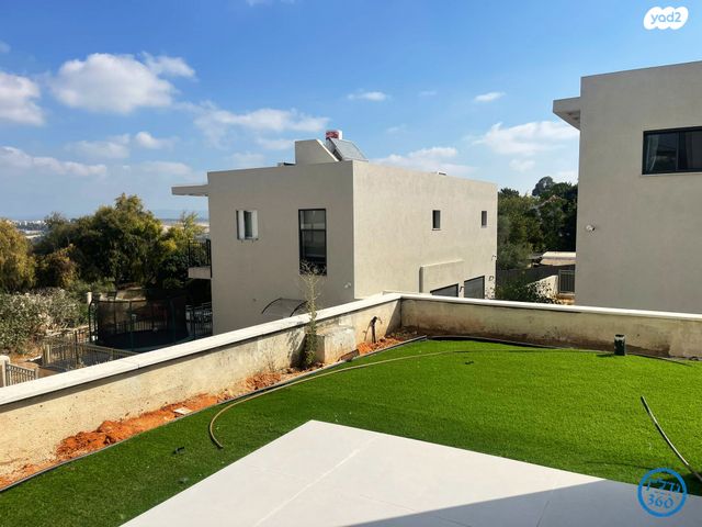 דו משפחתי, נווה שלו, זכרון יעקב