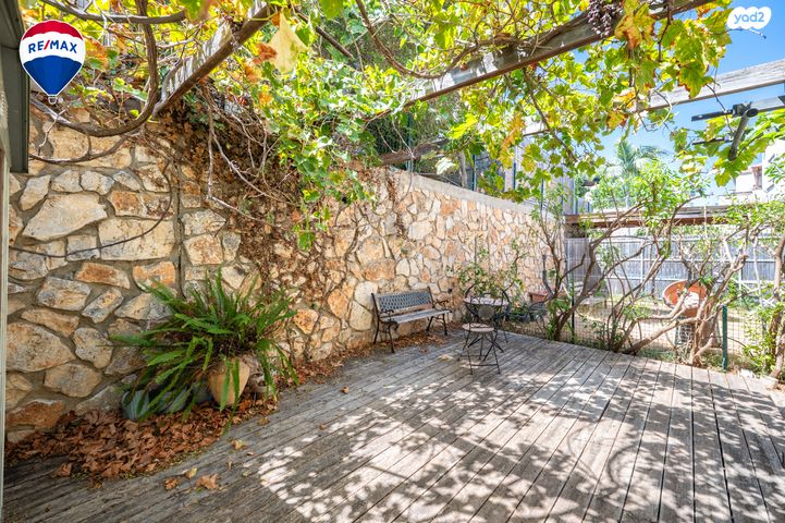 דו משפחתי, זכרון יעקב