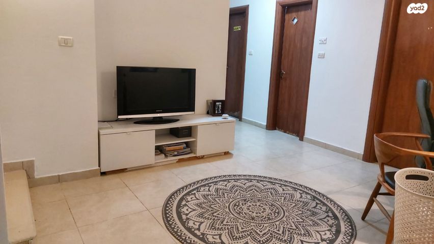 בית פרטי/ קוטג', אומץ, אומץ