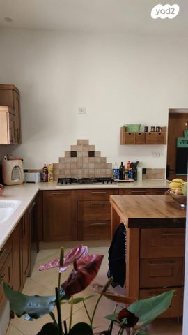 בית פרטי/ קוטג', אומץ, אומץ