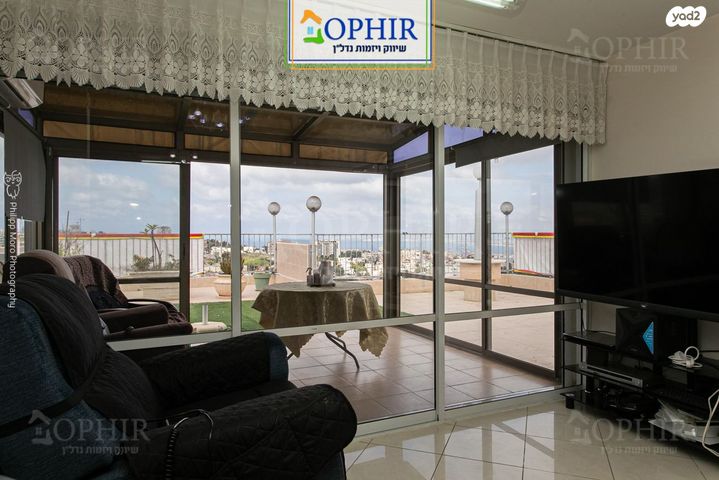 גג/ פנטהאוז, ארתור הנטקה, אחוזה, חיפה