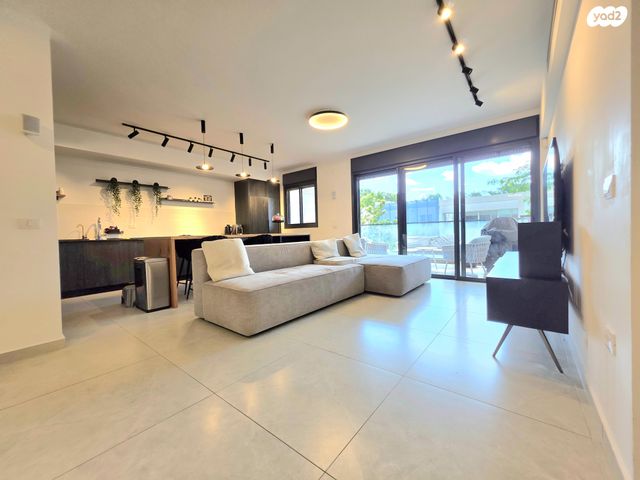 דירה, וייצמן, קרית שז"ר, רעננה