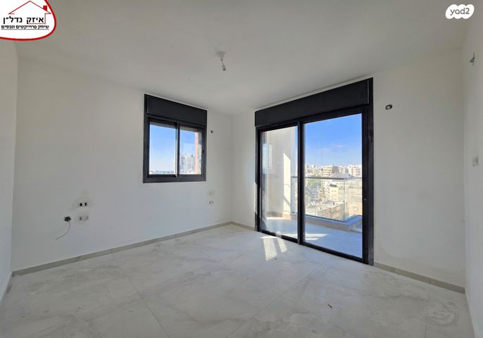 גג/ פנטהאוז, שמואל סלנט, המרכז השקט / מרכז העיר, פתח תקווה