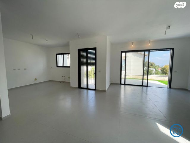 דו משפחתי, נווה שלו, זכרון יעקב