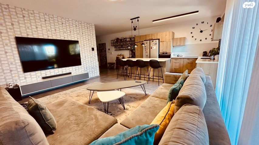 דירת גן, תל מונד