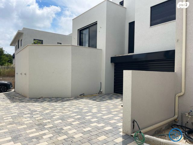 דו משפחתי, נווה שלו, זכרון יעקב