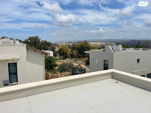 דו משפחתי, נווה שלו, זכרון יעקב