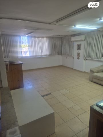 חנויות/ שטח מסחרי, אהוד קינמון, אזור תעשיה, בת ים