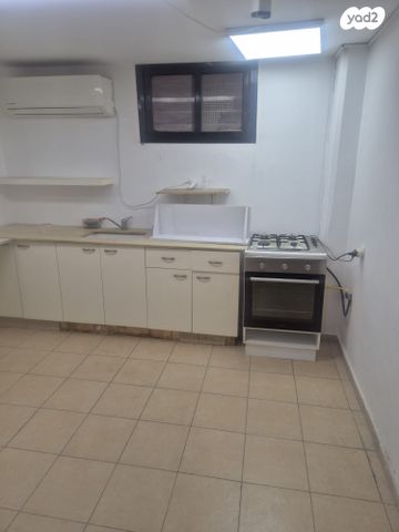 חנויות/ שטח מסחרי, אהוד קינמון, אזור תעשיה, בת ים