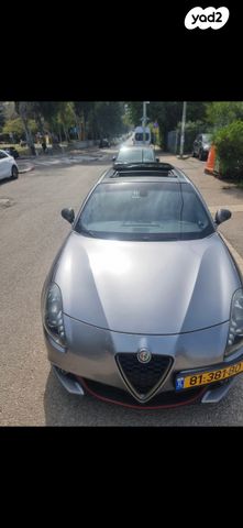 מודעת רכב אלפא רומיאו ג'ולייטה