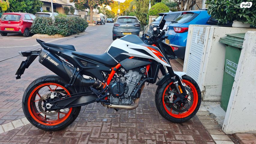 KTM Naked Duke 890R