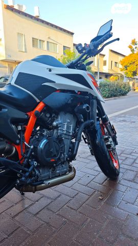 KTM Naked Duke 890R