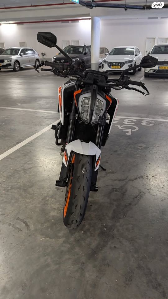 KTM Naked Duke 890R