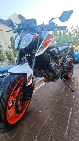 KTM Naked Duke 890R