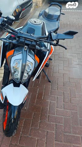 KTM Naked Duke 890R