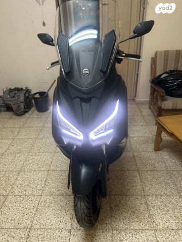 מודעת רכב סאן יאנג ג'וי-מקס Z-300