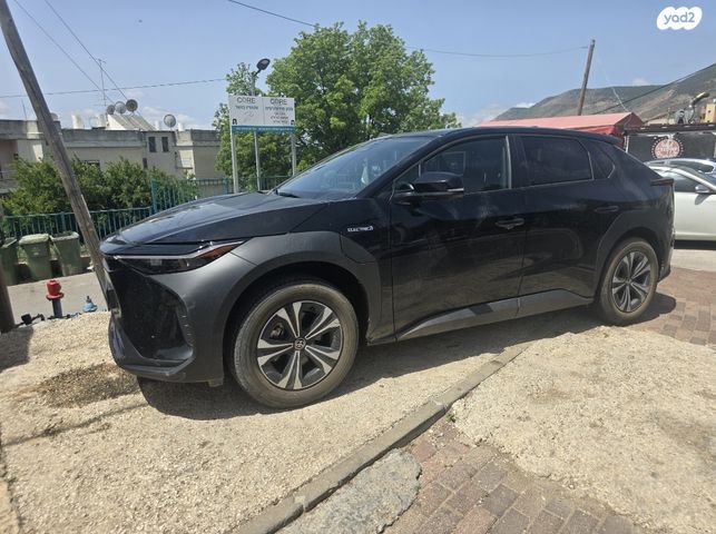 מודעת רכב טויוטה bZ4X