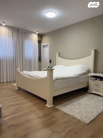 דו משפחתי, שניר 12, יובלים, אלפי מנשה