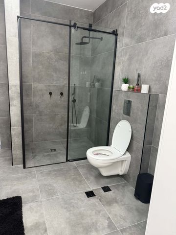 דו משפחתי, שניר 12, יובלים, אלפי מנשה