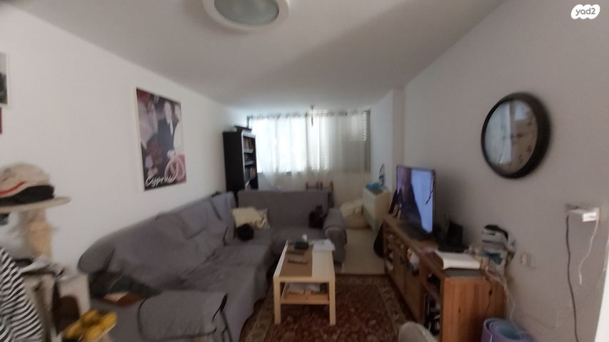 אפרים שריר 26