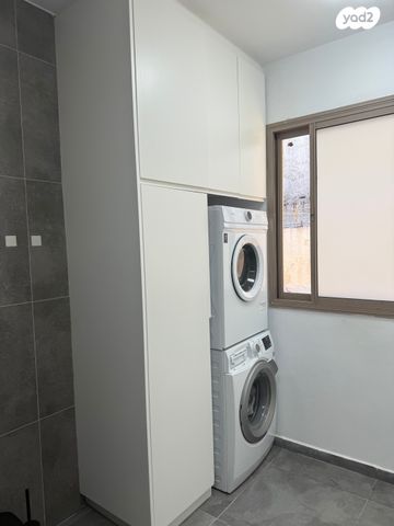 דו משפחתי, שניר 12, יובלים, אלפי מנשה