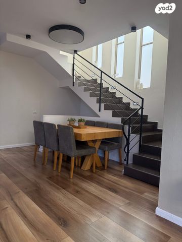 דו משפחתי, שניר 12, יובלים, אלפי מנשה