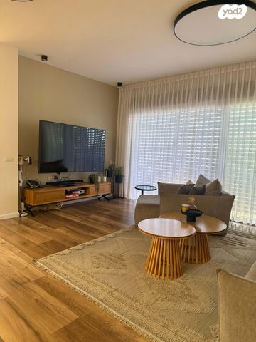 דו משפחתי, שניר 12, יובלים, אלפי מנשה