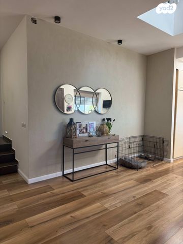 דו משפחתי, שניר 12, יובלים, אלפי מנשה