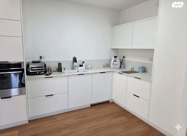 דירה, הפרחים, מודיעין מכבים רעות