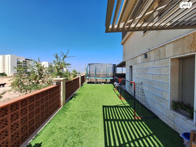 דו משפחתי, נחל פארן, צור יצחק, צור יצחק