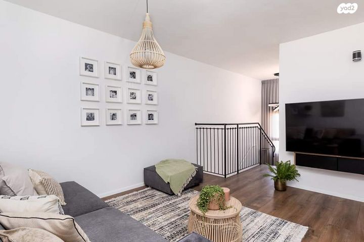 דו משפחתי, נחל פארן, צור יצחק, צור יצחק