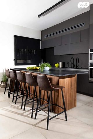 דו משפחתי, נחל פארן, צור יצחק, צור יצחק