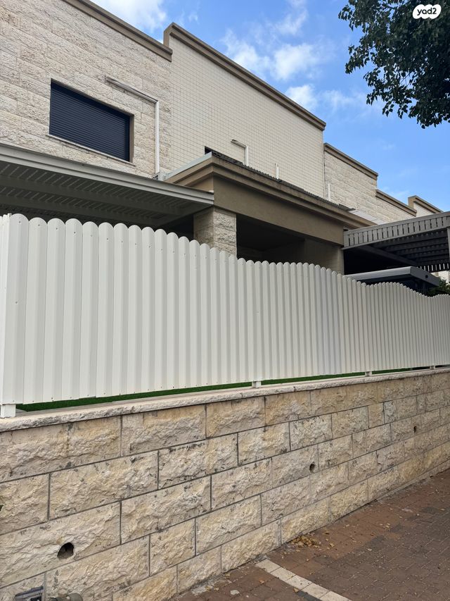 דו משפחתי, כרמיאל