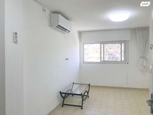 דירה, אבא הלל סילבר, חיפה