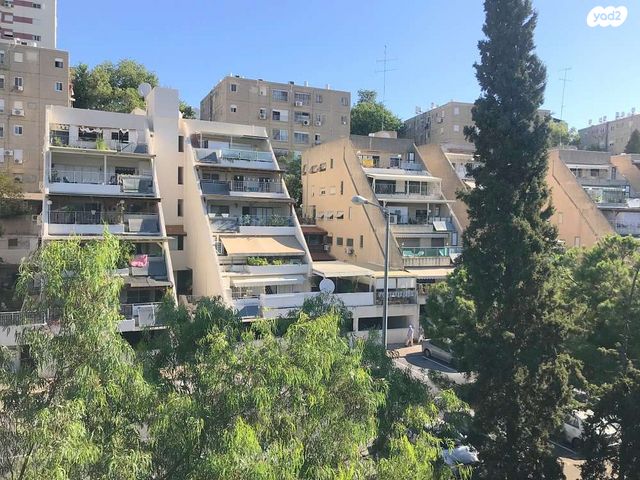 דירה, אבא הלל סילבר, חיפה