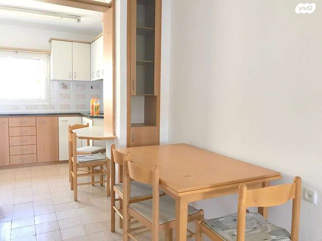 דירה, אבא הלל סילבר, חיפה